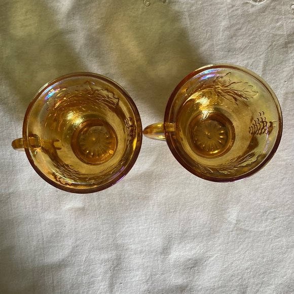 Iridescent pedestal dish and 2 cups - Picture 7 of 7